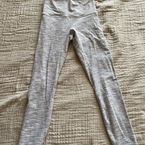 Lululemon white/black leggings 6 soft